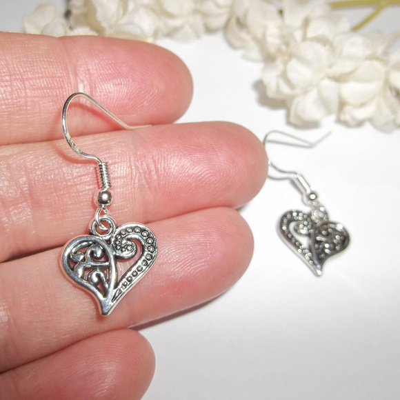 Earrings, Minimalist Earring, Silver Heart Earrings Set Pair Lightweight 4550 - Picture 4 of 8